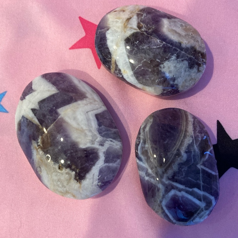 Dream Amethyst Palm Stones. NWOT Weight .164 kg. Set of 3 stones.